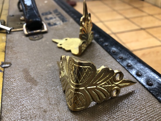 Small brass corner clamps for steamer trunks