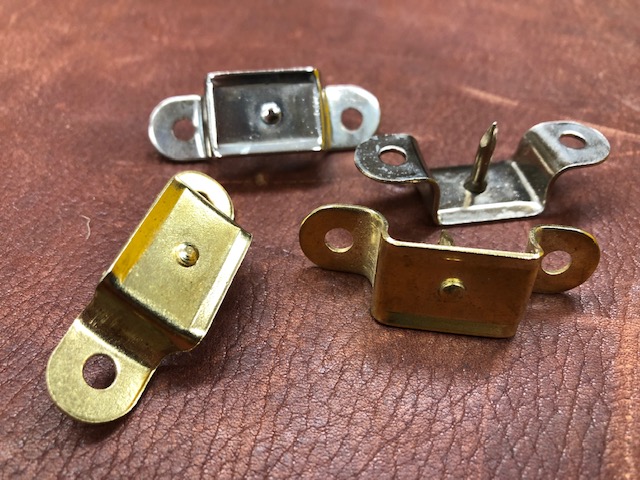 Handle brackets for instrument cases and suitcases