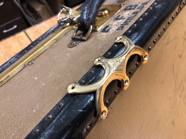 Edge clamps for antique trunks
