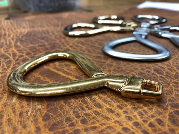 strap buckles in three colors